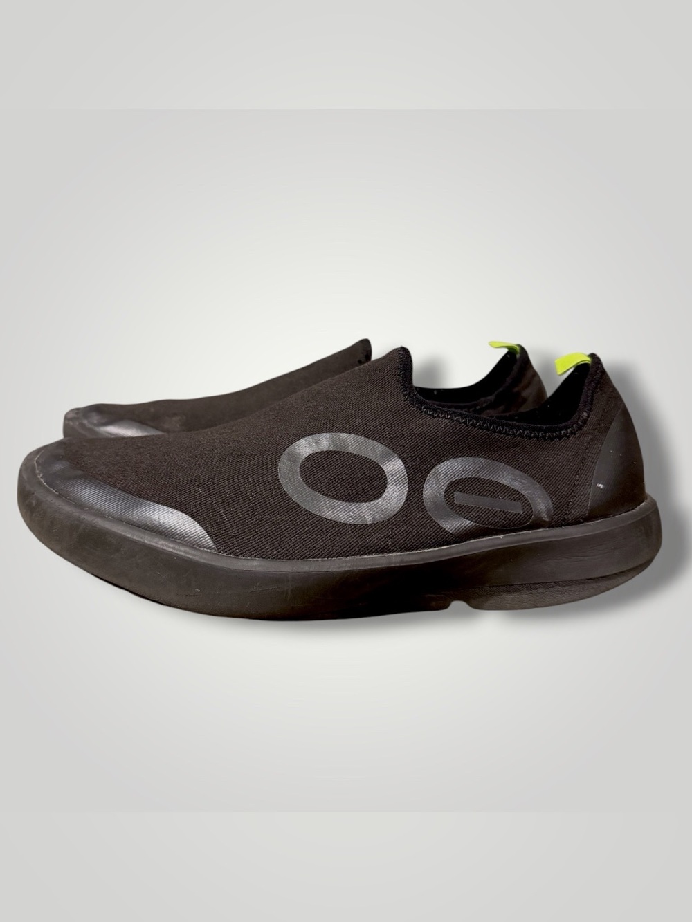 Mens Oofos 00mg recovery shoes in size 11